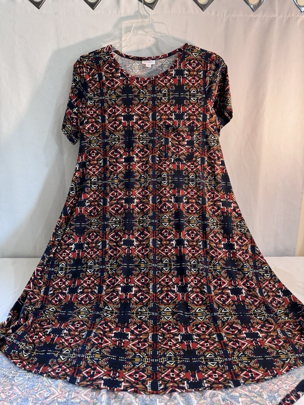 LuLaroe Carly (M) Tshirt Dress High Low Hem And Front Pocket Resort Wear J55